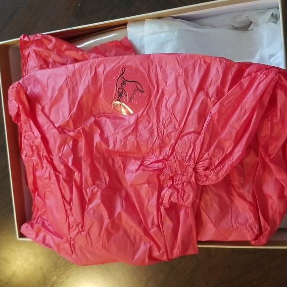 Christian loubinton - Picture 2 of 5